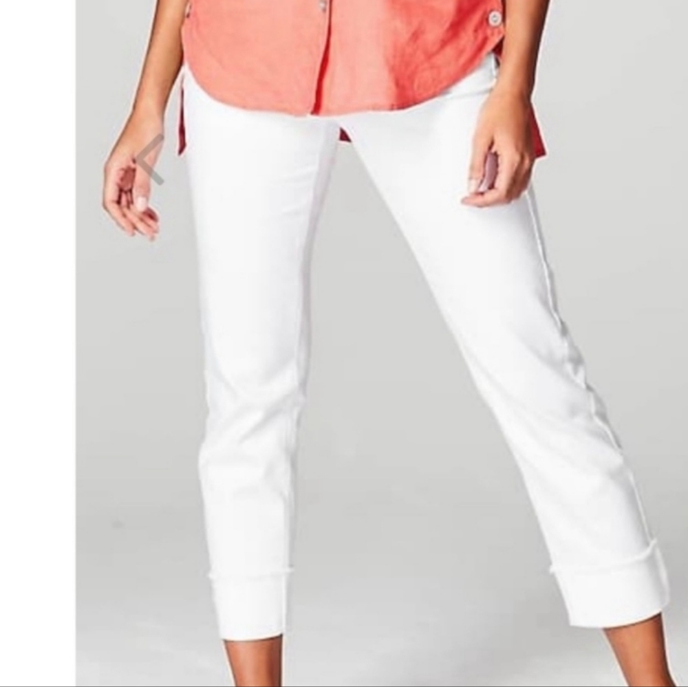 Authentic Fit Cuffed Crop